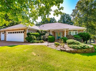 103 Crest Dr, Fairfield Bay, AR 72088