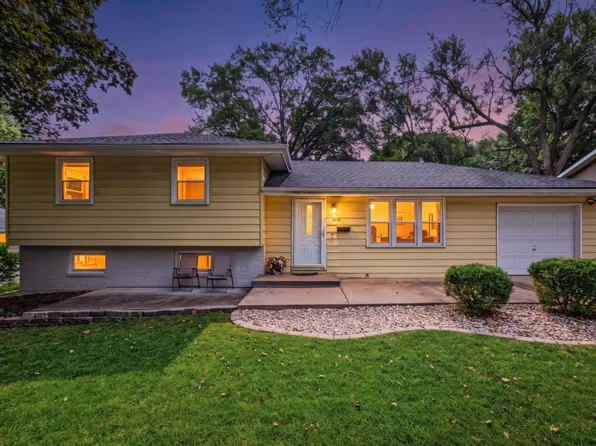 5415 Dearborn St, Mission, KS 66202