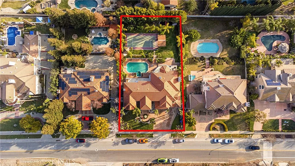 7 bed, 7.5 bath, 7729 sqft, $12,000 — Photo 2
