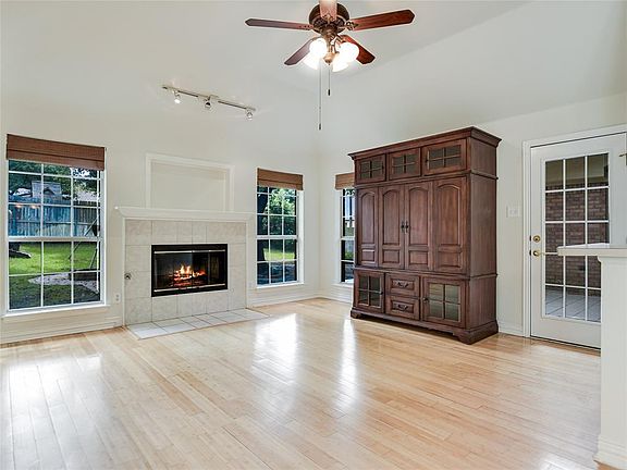 3rd image of 7120 Timberlane Dr