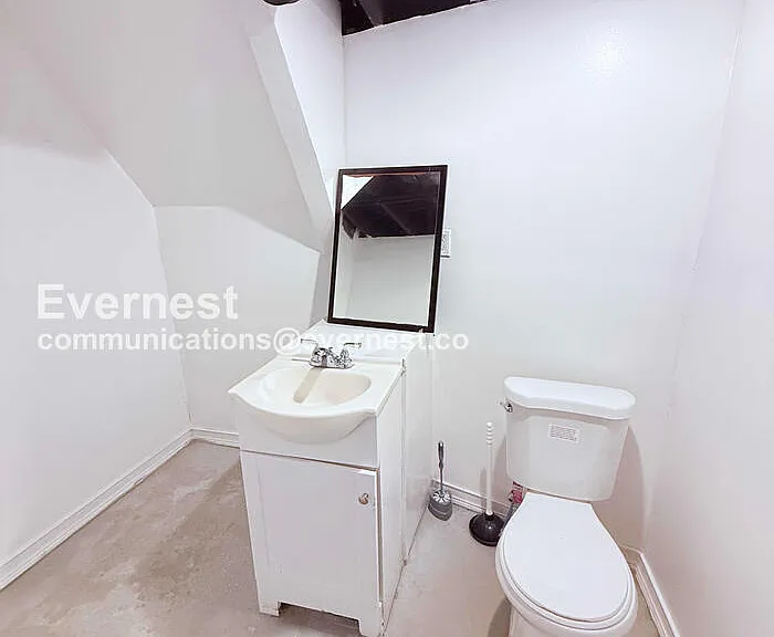 5236 S Clarendon St — Photo 22