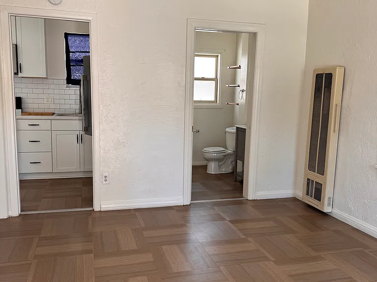 1427A E 33rd St — Photo 5