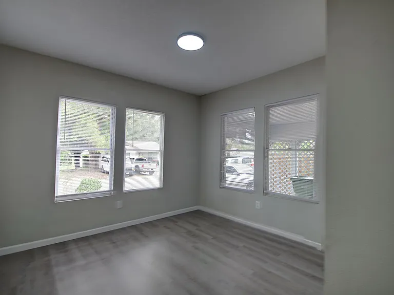 8010 N 11th St — Photo 23