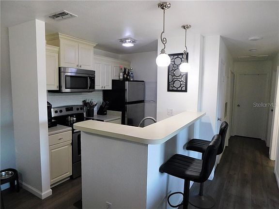 3rd image of 1400 Gandy Blvd N Unit 306