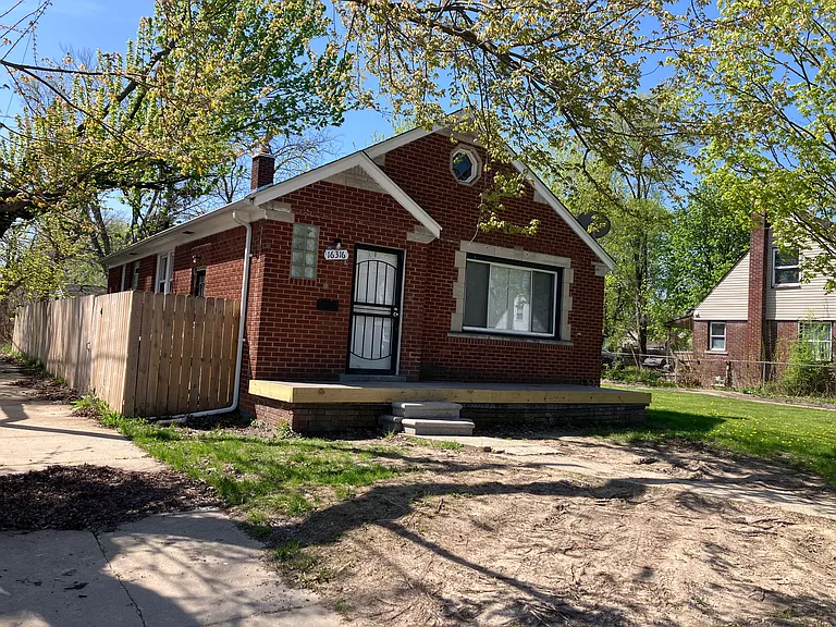 16316 Manning St — Photo 3
