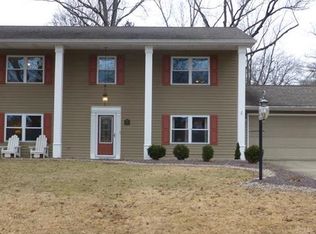 4914 Paris Dr, Godfrey, IL