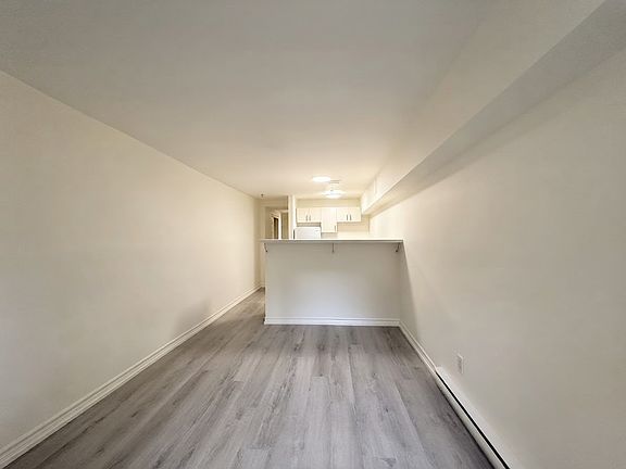 4th image of 181 Gerrard St E #103