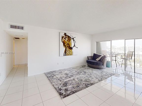 4th image of 500 Bayview Dr APT 2131