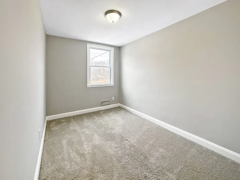 4914 Greencrest Rd — Photo 17