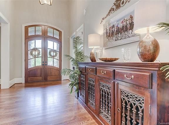 3rd image of 172 Milford Cir