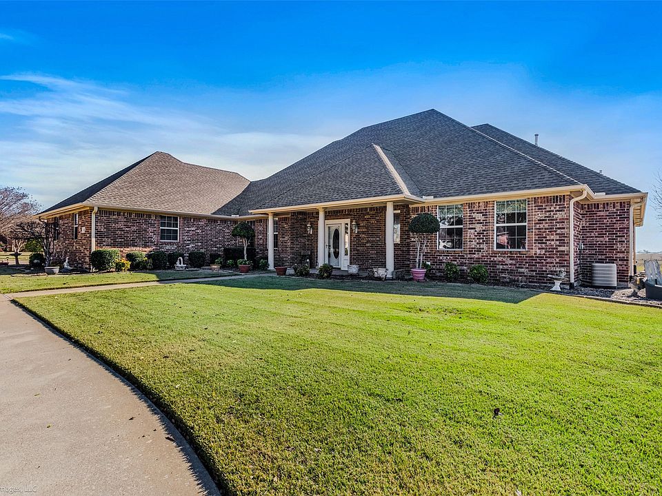 1st image of 876 Equestrian Dr