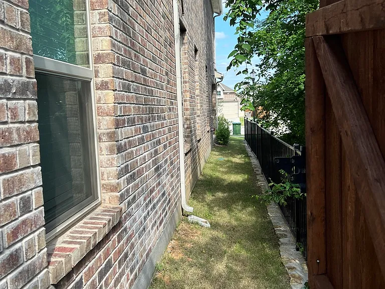 932 Crockett St — Photo 18