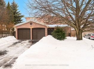 382 Vanden Bergh Blvd, Newmarket, ON L3Y8A1