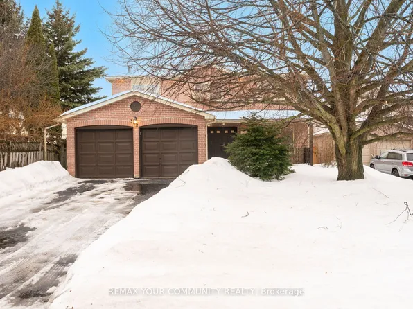 382 Vanden Bergh Blvd, Newmarket, ON L3Y 8A1