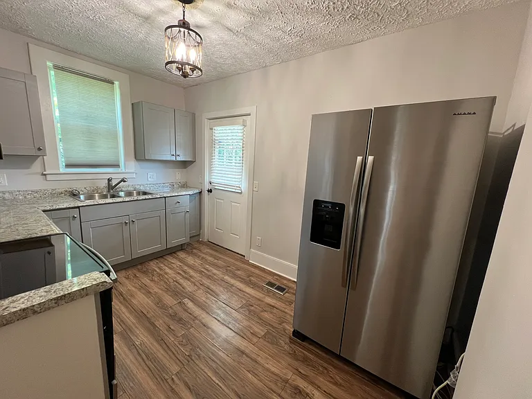 524 N Champion Ave — Photo 7