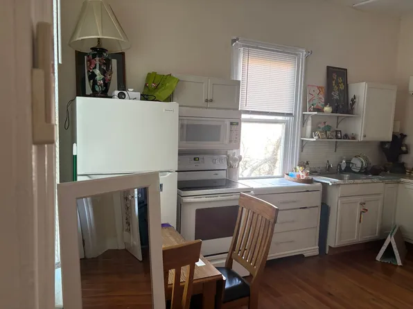 27 S Market St, 27 S Market St APT 6, Staunton, VA 24401