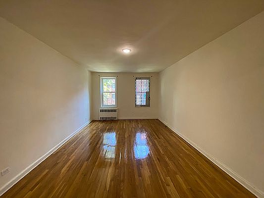 3rd image of 140-35 Burden Cres APT 205