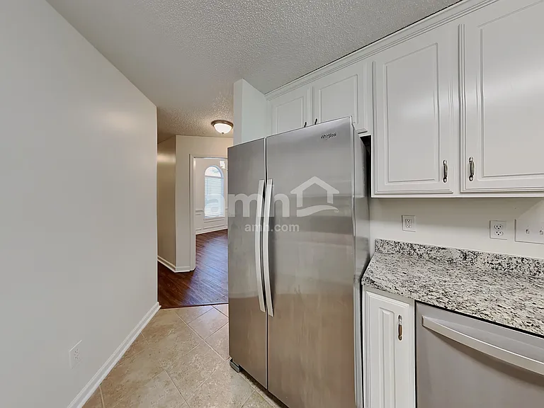 361 Whitney Ln — Photo 4