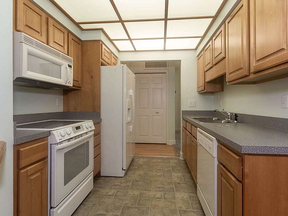 3rd image of 10604 Wildwood Dr