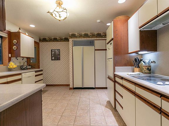 5th image of 64 Moana Cir