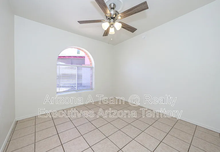 9530 E 42nd St — Photo 14