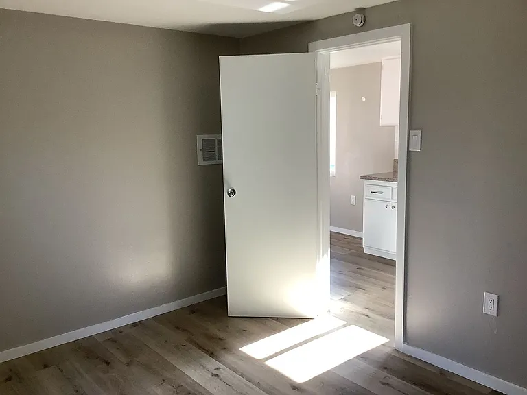 5909 Cecilia St — Photo 22
