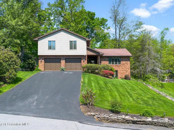 1307 Oakmont Rd, Clarks Summit, PA 18411