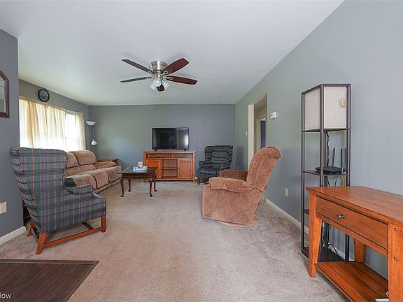 4th image of 469 Golf Dr SE