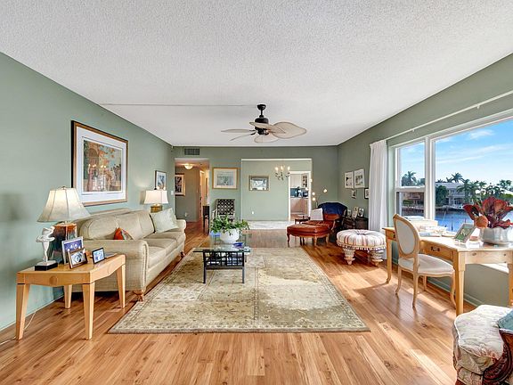 4th image of 220 Macfarlane Dr S #301