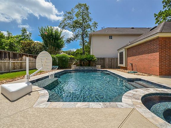 5th image of 15110 Chestnut Glen Ln