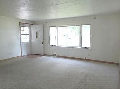 4th image of 828 Parkview Dr