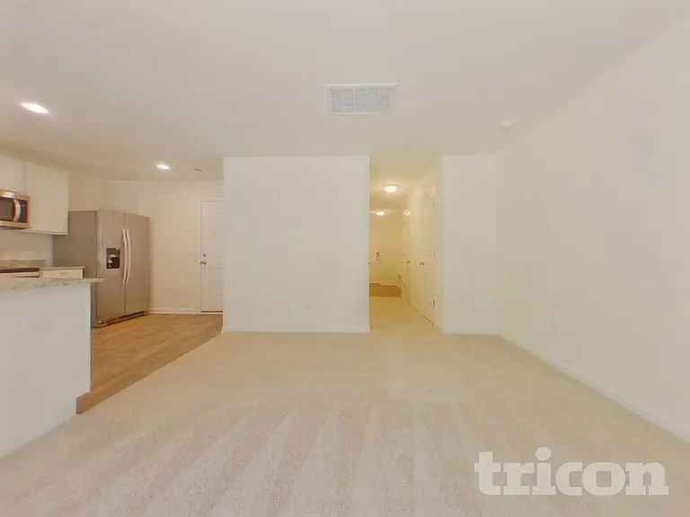 1077 Crescent Moon Loop Rd — Photo 4