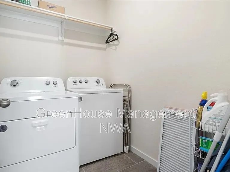 4813 Triangle St — Photo 20