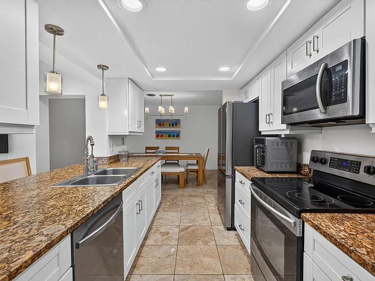 4431 NE 28th Ave — Photo 33