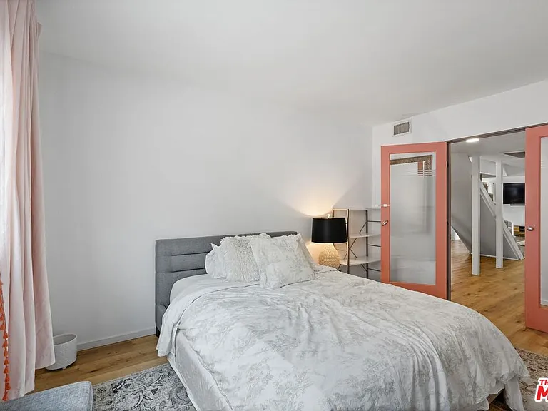 6558 Lasaine Ave — Photo 25