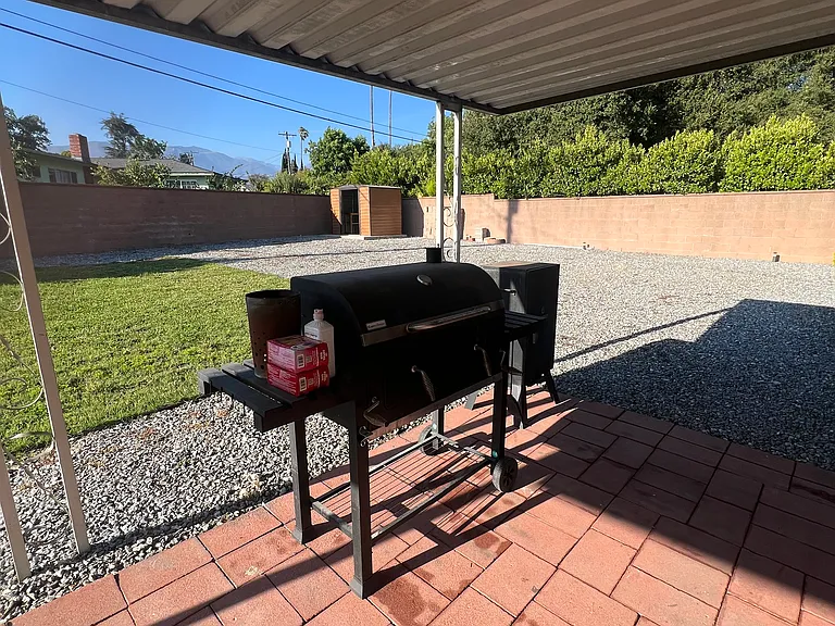 703 E Grove St — Photo 19