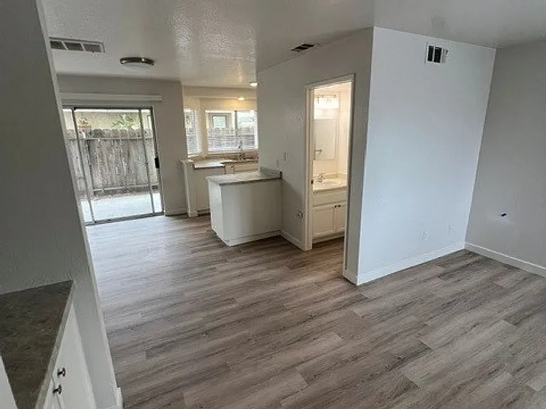 2460 Ocean St — Photo 5