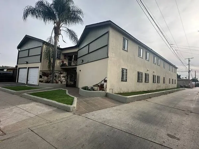 172 E Ellis St — Photo 1