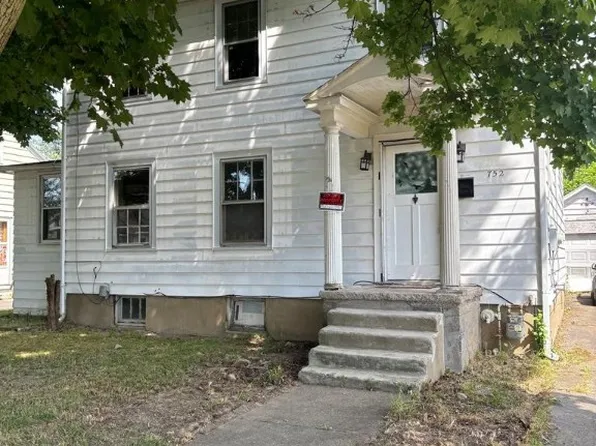 752 Thompson St, Elmira, NY 14904
