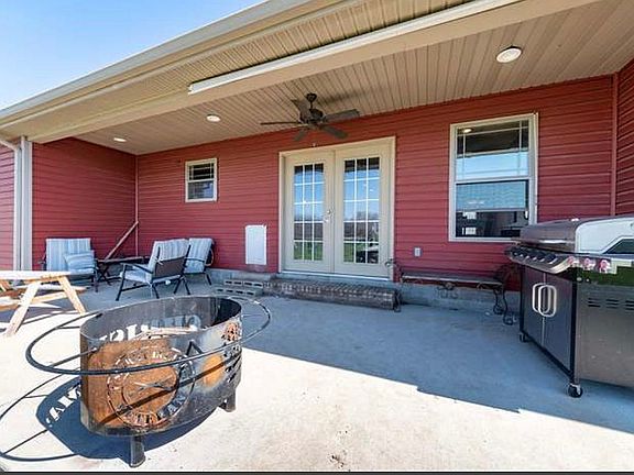 3rd image of 1802 Roye Ln