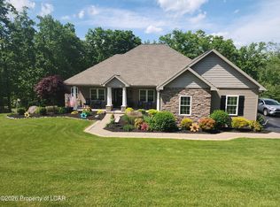 50 Autumn Dr, Mountain Top, PA 18707
