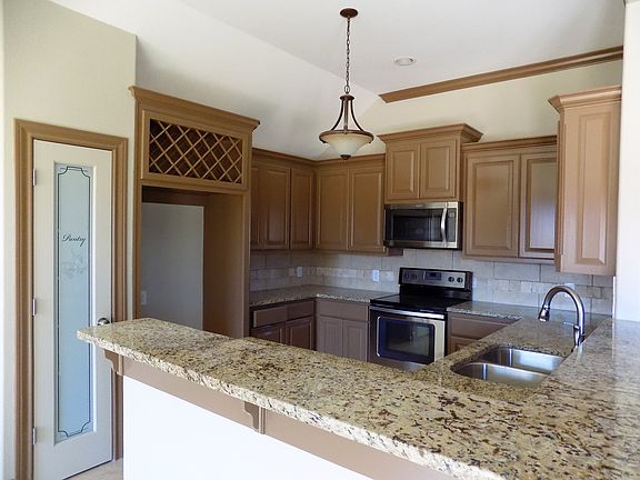 4th image of 3953 Caroline Ln