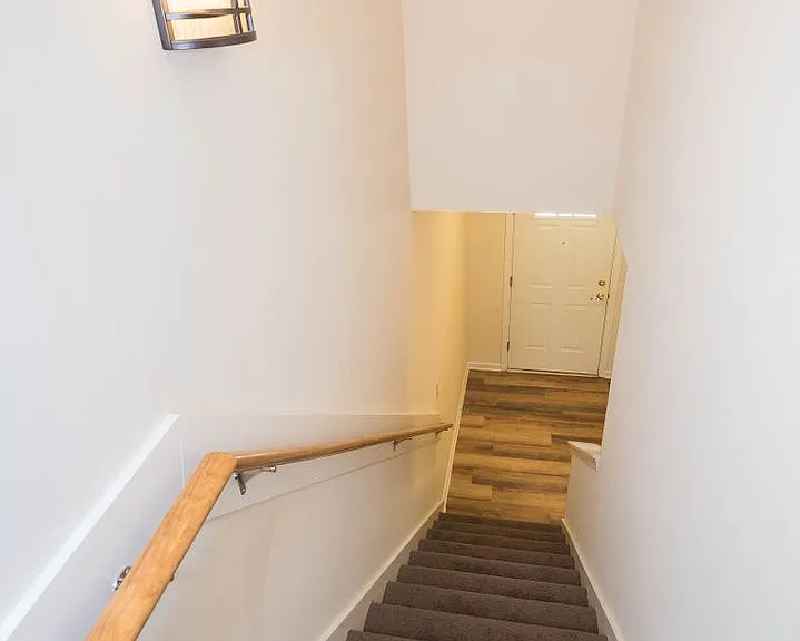 403 Parkview Ct — Photo 17