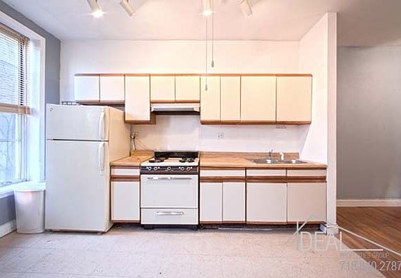 3rd image of 77 4th Ave #3