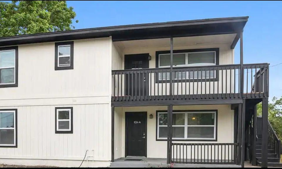 1st image of 1024 Manor Dr APT A
