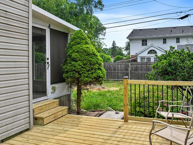 4637 Clover Ln — Photo 6