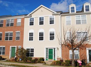 104 Woodlake Dr #1049, Parlin, NJ 08859