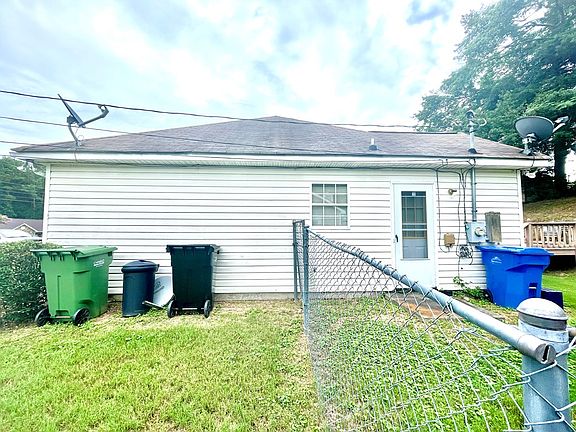 3rd image of 6042 Creekside Dr