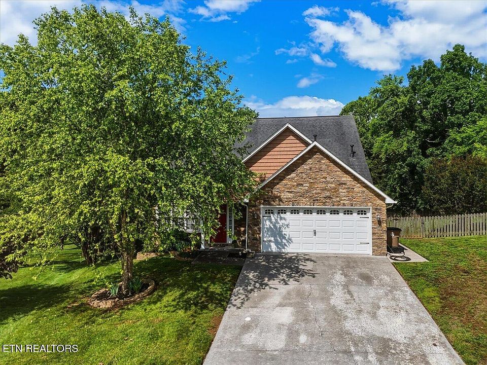 1st image of 7101 Pinecroft Ln