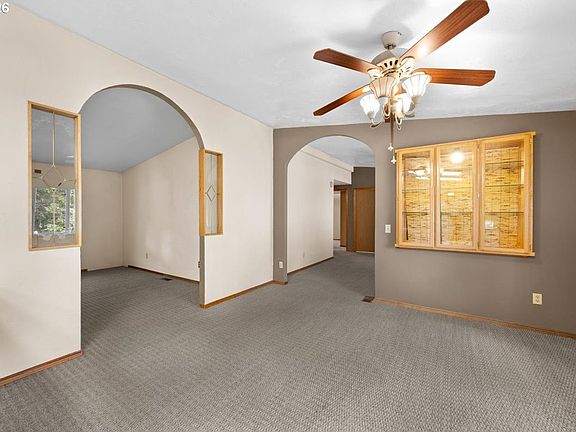 5th image of 313 NE Kirby Ave
